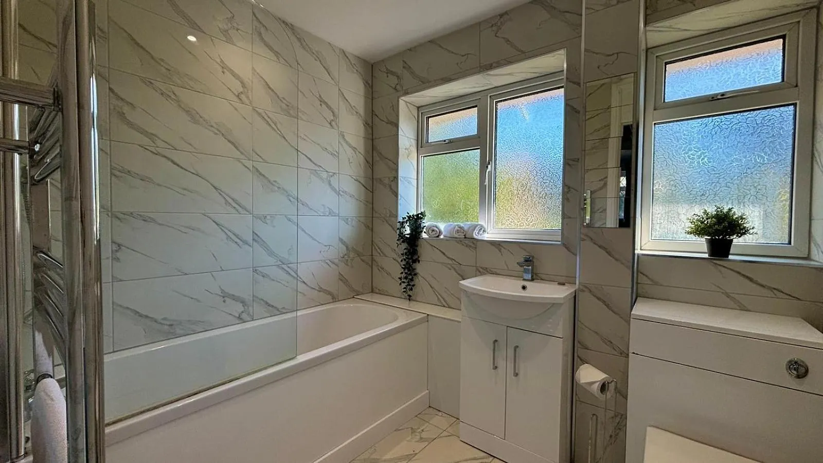 Holiday home Maiden Lane, Crawley Spacious 3Br With Private Patio, Great For Long Stays, Contractors