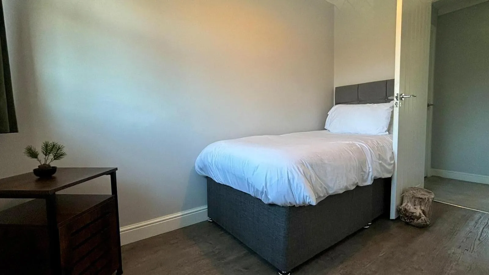 Holiday home Maiden Lane, Crawley Spacious 3Br With Private Patio, Great For Long Stays, Contractors United Kingdom