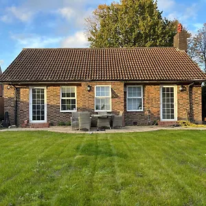 Charming 2br - Fully Furnished - 10min Lgw - Free Parking Holiday home