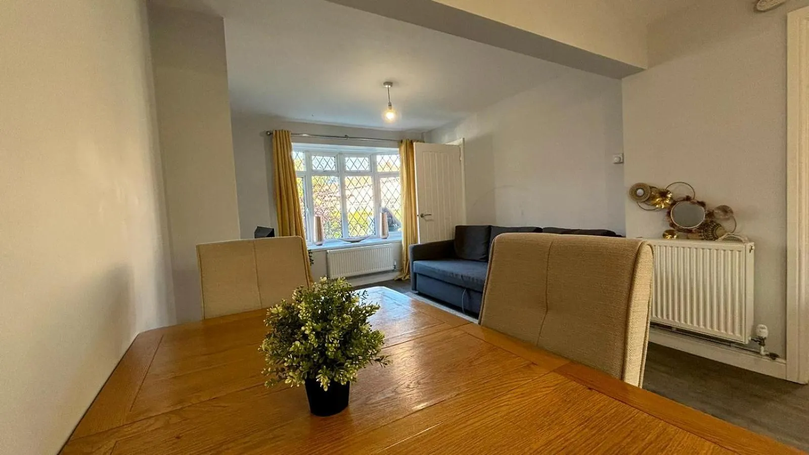 Maiden Lane, Crawley Spacious 3Br With Private Patio, Great For Long Stays, Contractors Prázdninový dům