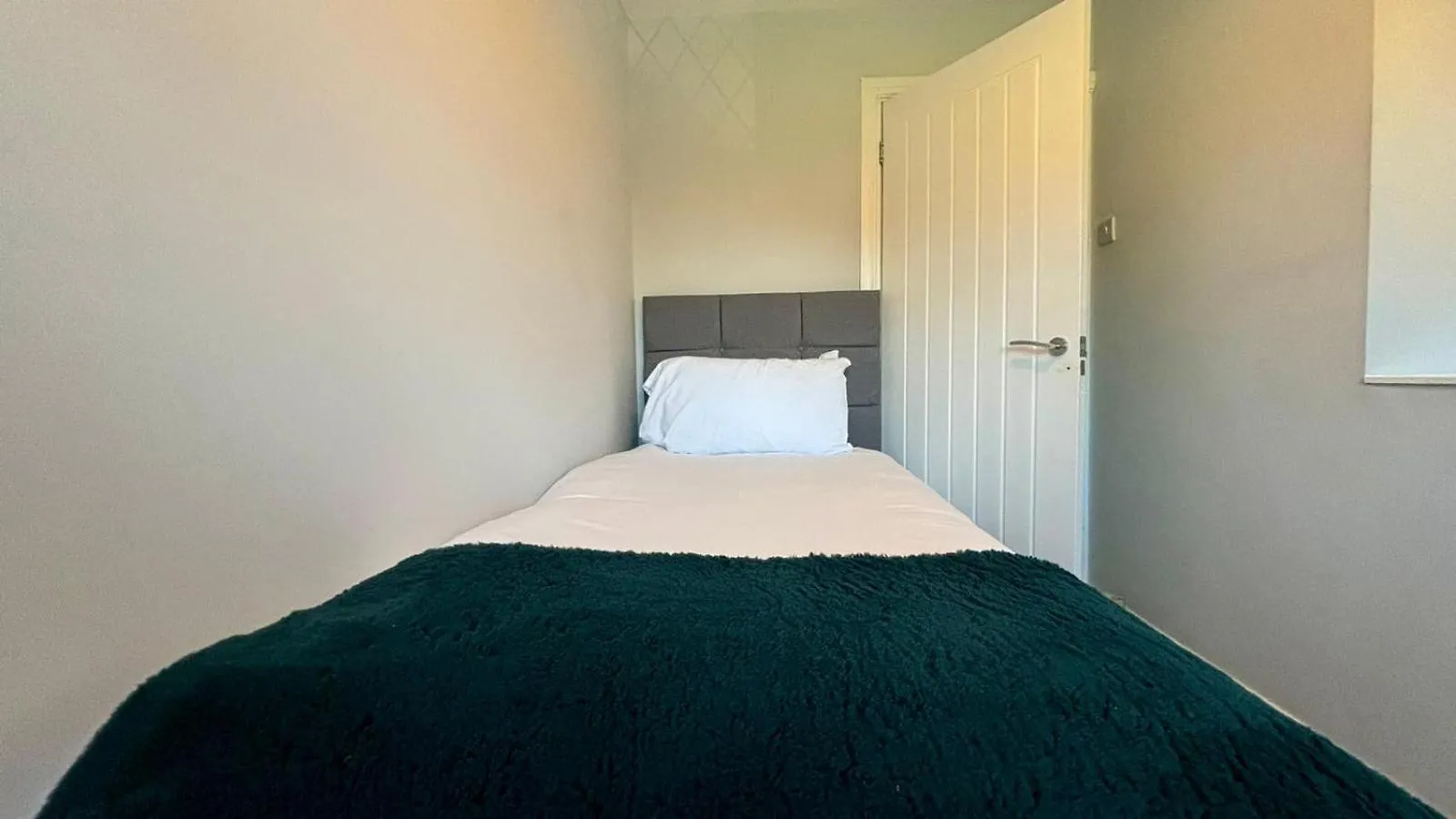 Maiden Lane, Crawley Spacious 3Br With Private Patio, Great For Long Stays, Contractors Prázdninový dům Crawley (West Sussex)