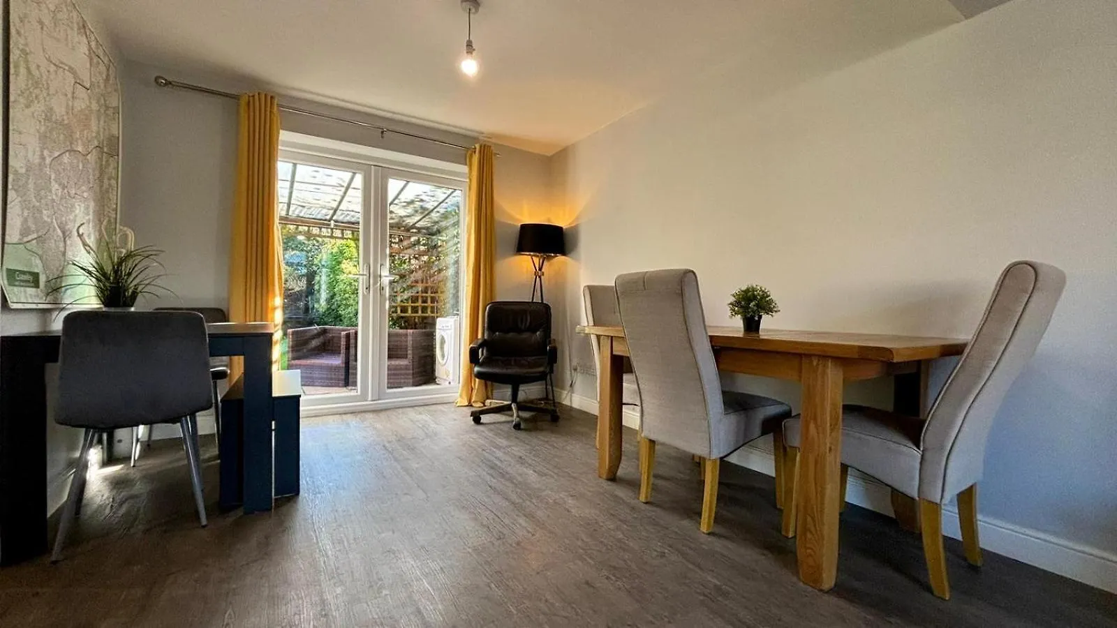 Prázdninový dům Maiden Lane, Crawley Spacious 3Br With Private Patio, Great For Long Stays, Contractors