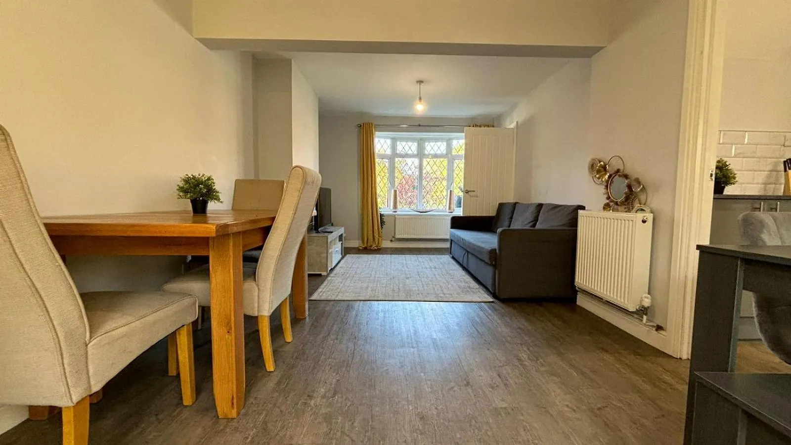 Prázdninový dům Maiden Lane, Crawley Spacious 3Br With Private Patio, Great For Long Stays, Contractors