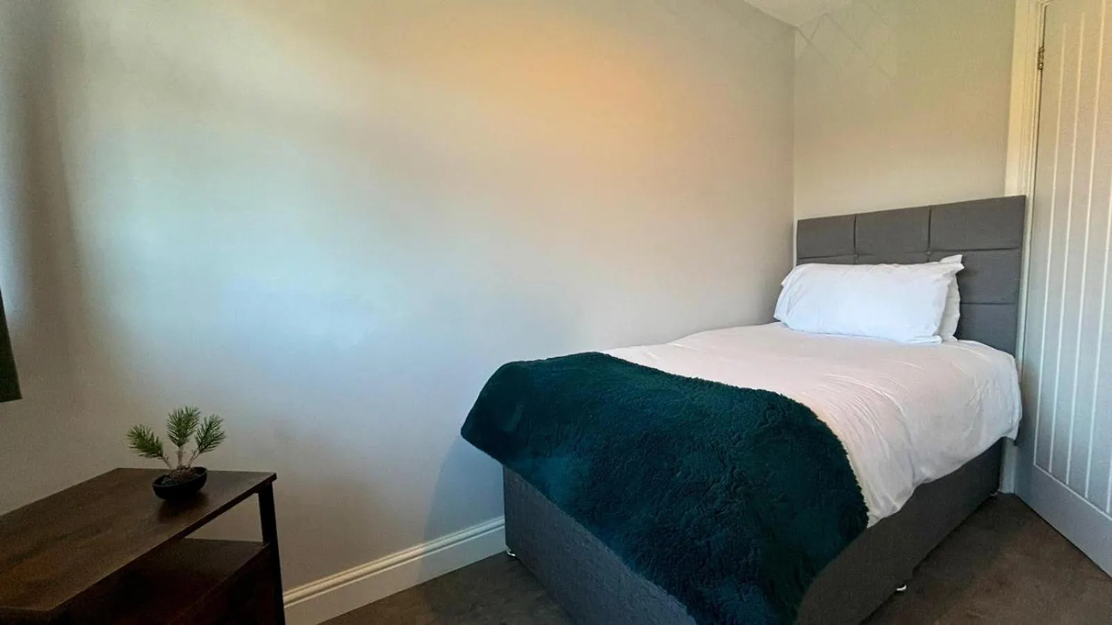 Maiden Lane, Crawley Spacious 3Br With Private Patio, Great For Long Stays, Contractors Prázdninový dům Crawley (West Sussex)