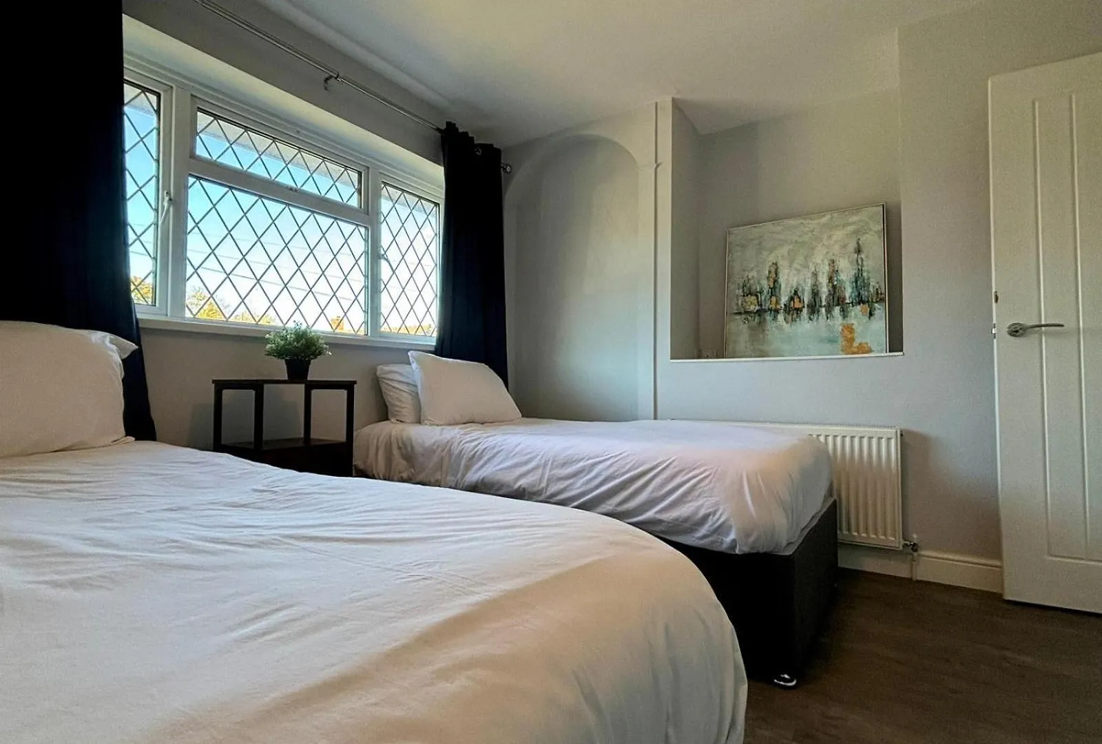 Maiden Lane, Crawley Spacious 3Br With Private Patio, Great For Long Stays, Contractors Velká Británie